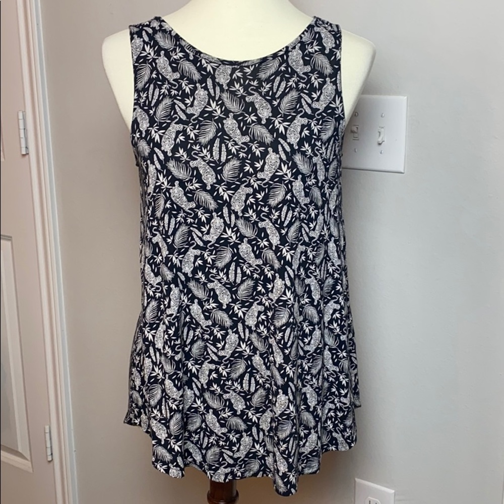 Old Navy Tiger pattern sleeveless blouse size XS